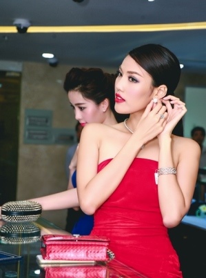 Hình ảnh tại Tuần lễ Kim cương & Đá quý SJC