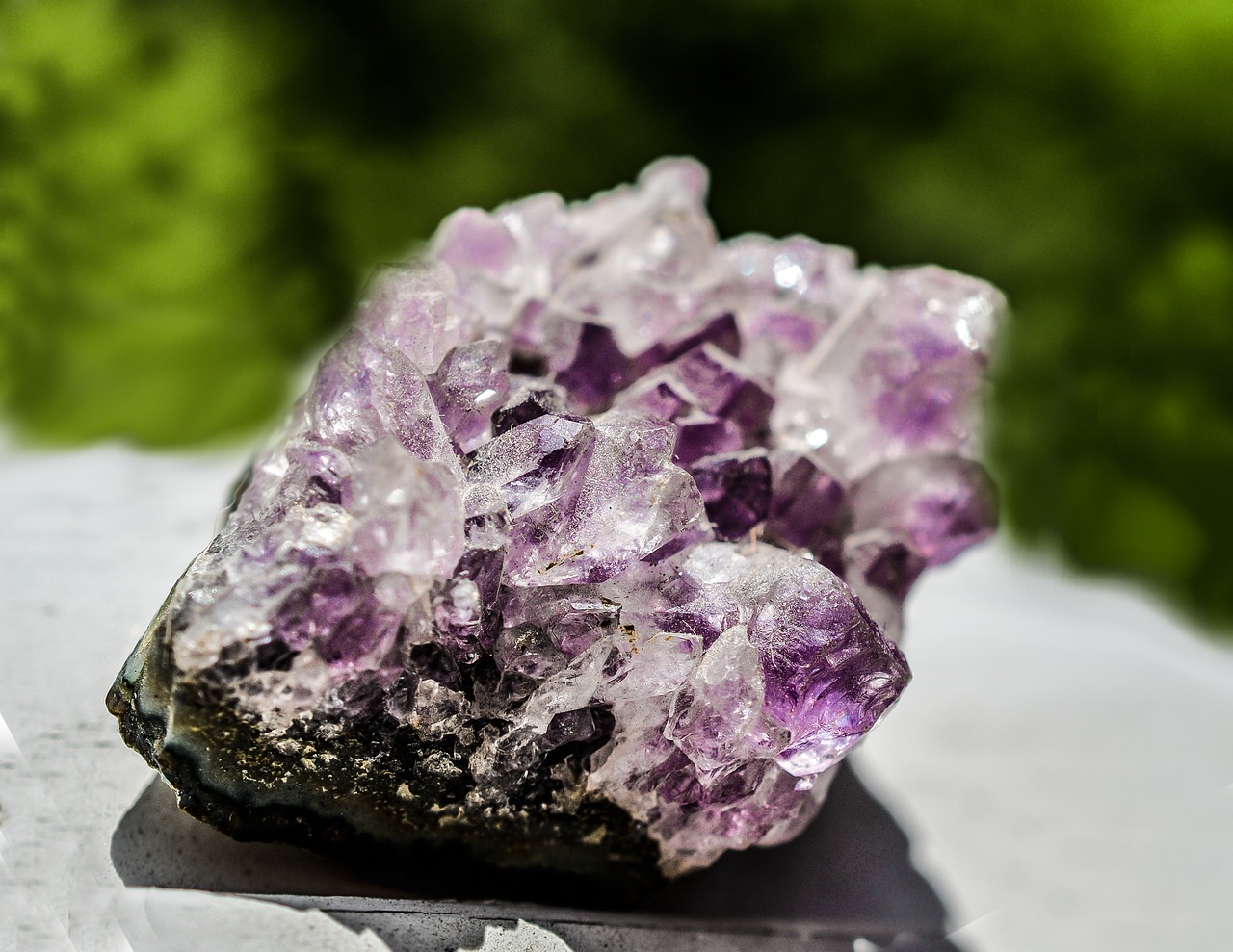 Thạch Anh Tím (Amethyst) và tác dụng chữa bệnh (theo dân gian)