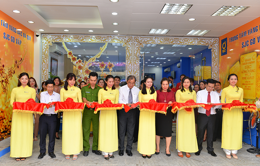 TƯNG BỪNG KHAI TRƯƠNG TRUNG TÂM VÀNG BẠC ĐÁ QUÝ NGUYỄN VĂN NGHI & NGUYỄN CÔNG TRỨ